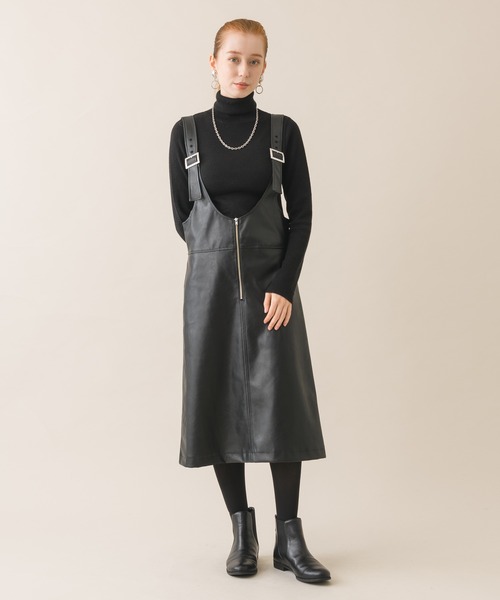 DOLLUPOOPS（ドールアップウップス）の「DOLL UP OOPS　フェイクレザージャンバースカート（ジャンパースカート・レディース・ブラック・FREE）」の2枚目の写真