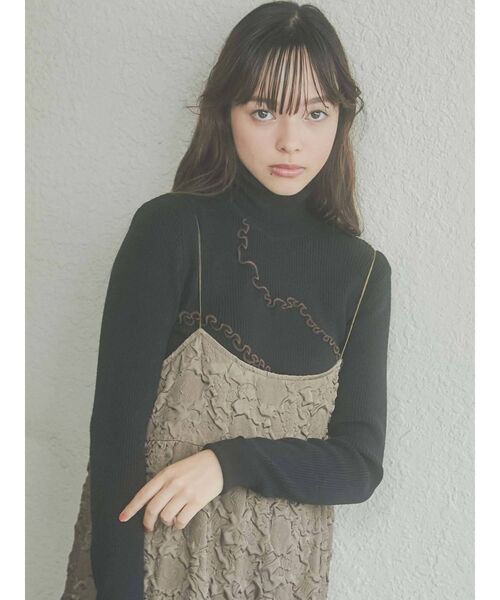 merry jenny（メリージェニー）の「flowerメロウタートルニット（ニット/セーター・レディース・ブラック/イエロー/アイボリー・FREE）」の3枚目の写真