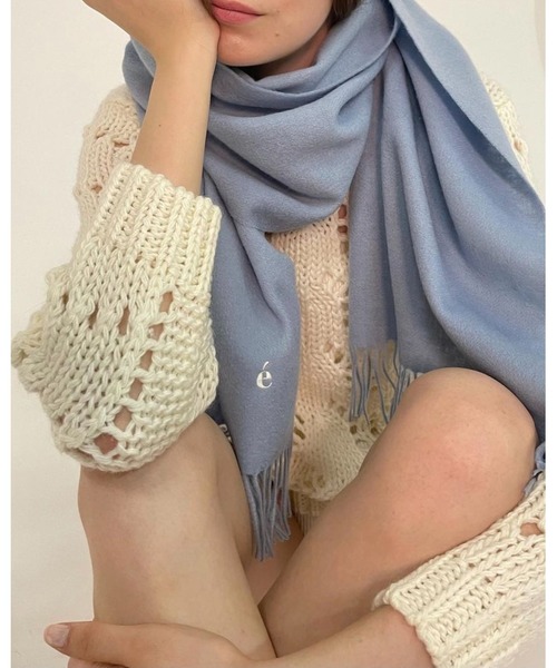 epine(エピヌ)の「e embroidery logo wool muffler(マフラー・レディース・ホワイト/ブルー・ONE SIZE)」の3枚目の写真