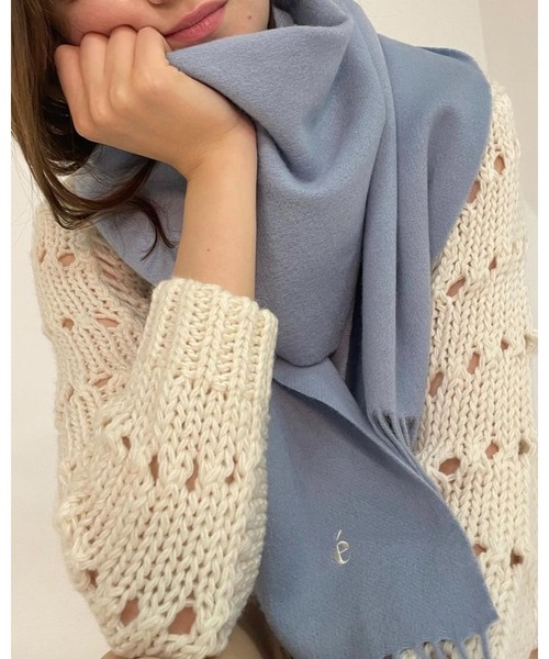 epine(エピヌ)の「e embroidery logo wool muffler(マフラー・レディース・ホワイト/ブルー・ONE SIZE)」の10枚目の写真