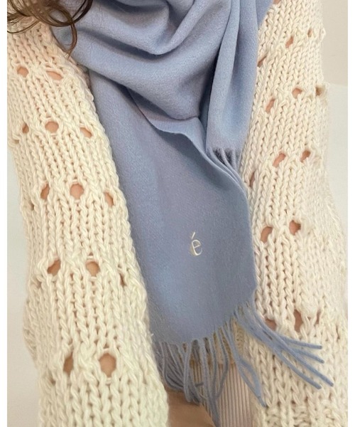 epine(エピヌ)の「e embroidery logo wool muffler(マフラー・レディース・ホワイト/ブルー・ONE SIZE)」の14枚目の写真