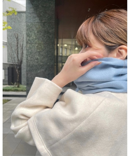 epine(エピヌ)の「e embroidery logo wool muffler(マフラー・レディース・ホワイト/ブルー・ONE SIZE)」の7枚目の写真