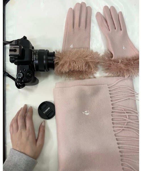 epine(エピヌ)の「e embroidery logo wool muffler(マフラー・レディース・ホワイト/ブルー・ONE SIZE)」の9枚目の写真