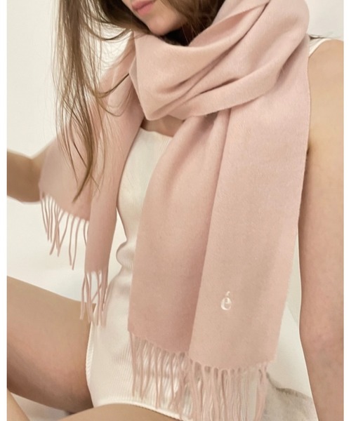 epine(エピヌ)の「e embroidery logo wool muffler(マフラー・レディース・ホワイト/ブルー・ONE SIZE)」の4枚目の写真