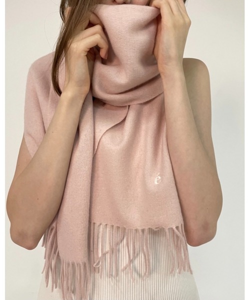 epine(エピヌ)の「e embroidery logo wool muffler(マフラー・レディース・ホワイト/ブルー・ONE SIZE)」の13枚目の写真