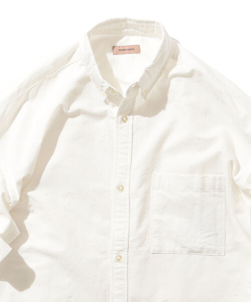 BEAMS LIGHTS（ビームスライツ）の「BEAMS LIGHTS / オックスフォード エンブロイダリー ボタンダウンシャツ（シャツ/ブラウス・メンズ・オフホワイト/ネイビー・SMALL/LARGE/MEDIUM）」の5枚目の写真