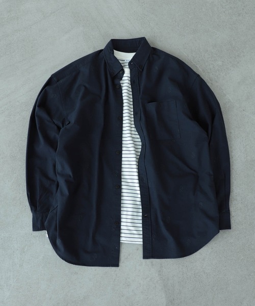 BEAMS LIGHTS（ビームスライツ）の「BEAMS LIGHTS / オックスフォード エンブロイダリー ボタンダウンシャツ（シャツ/ブラウス・メンズ・オフホワイト/ネイビー・SMALL/LARGE/MEDIUM）」の10枚目の写真