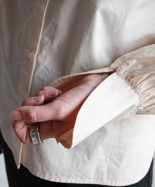 feepur(フェピュール)の「ビッグカラーラウンドカフスブラウス(シャツ/ブラウス・レディース・ブラック/オフホワイト/アイボリー・MEDIUM)」の18枚目の写真