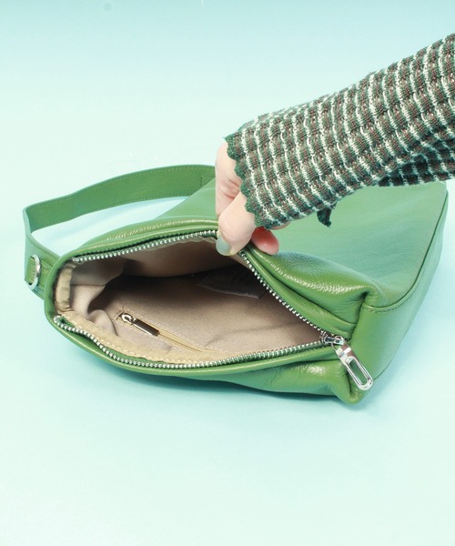 Beau're（ヴュレ）の「BEAURE ヴュレ カウレザー ワンハンドル 2WAY ショルダーバッグ（ショルダーバッグ・レディース・イエロー/ブラック/ベージュ/ブルー系その他/グリーン・FREE）」の10枚目の写真