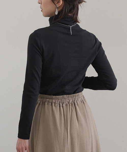 ElegChic(エレグシック)の「コットンハイネックカットソー 長袖(Tシャツ/カットソー・レディース・チャコールグレー/ブラック/オフホワイト/グレイッシュベージュ・M/XL/4L/L/3L)」の7枚目の写真