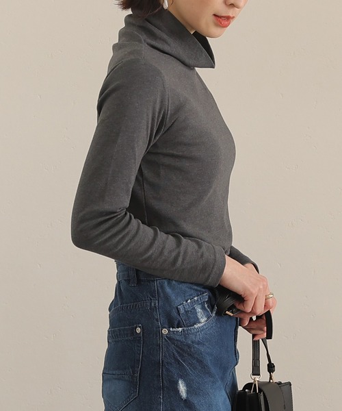 ElegChic(エレグシック)の「コットンハイネックカットソー 長袖(Tシャツ/カットソー・レディース・チャコールグレー/ブラック/オフホワイト/グレイッシュベージュ・M/XL/4L/L/3L)」の11枚目の写真