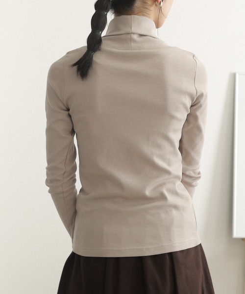 ElegChic(エレグシック)の「コットンハイネックカットソー 長袖(Tシャツ/カットソー・レディース・チャコールグレー/ブラック/オフホワイト/グレイッシュベージュ・M/XL/4L/L/3L)」の6枚目の写真