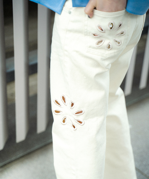 JOINT WORKS（ジョイントワークス）の「J-FLOWER DENIM PANTS（デニムパンツ・レディース・ホワイト/ブラック/ブルー系その他・SMALL/MEDIUM）」の2枚目の写真