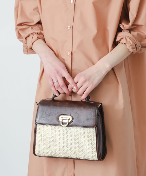 SENSE OF PLACE by URBAN RESEARCH（センスオブプレイスバイアーバンリサーチ）の「バンブーコンビショルダーバッグ（ショルダーバッグ・レディース・ブラック/ブラウン・ONE）」の2枚目の写真