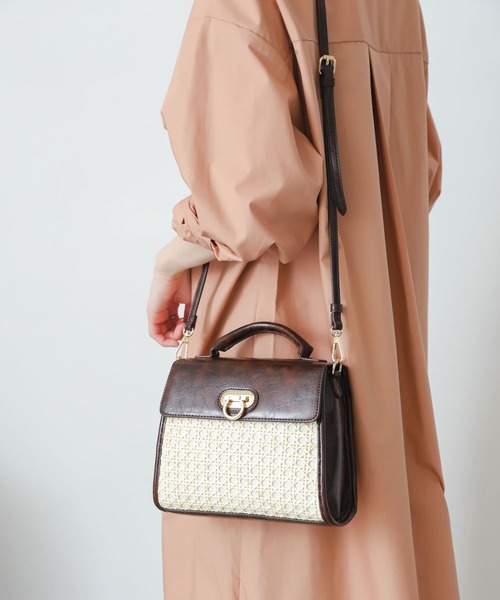 SENSE OF PLACE by URBAN RESEARCH（センスオブプレイスバイアーバンリサーチ）の「バンブーコンビショルダーバッグ（ショルダーバッグ・レディース・ブラック/ブラウン・ONE）」の3枚目の写真