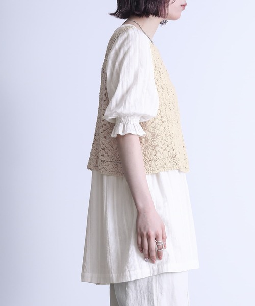 somari imagination（ソマリ イマジネーション）の「『クロシェレースベスト×ブラウスセット』（シャツ/ブラウス・レディース・ブラック/オフホワイト・2/1）」の5枚目の写真