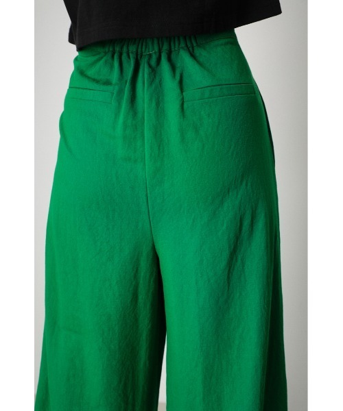 AZUL by moussy（アズールバイマウジー）の「ARCTIC FEEL RELAX WIDE COLOR PANTS/アークティックフィールリラックスワイドカラーパンツ（その他パンツ・レディース・ブルー/レッド/グリーン・SMALL/MEDIUM）」の4枚目の写真