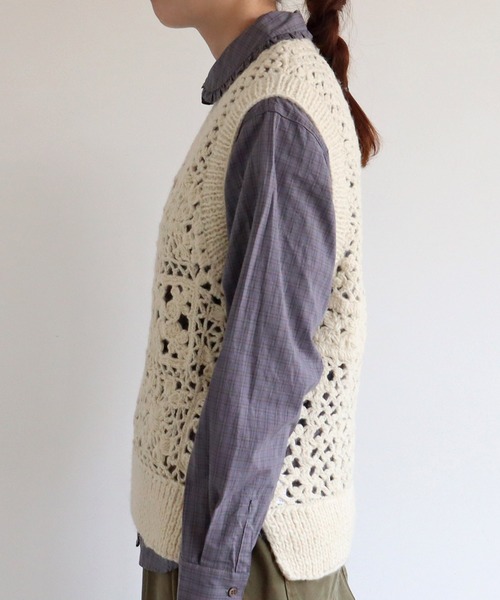 chambre de charme（シャンブルドゥシャーム）の「cdc ネパールハンドニット ”キンカン柄”ベスト（ベスト・レディース・オフホワイト/グレイッシュベージュ・FREE）」の11枚目の写真