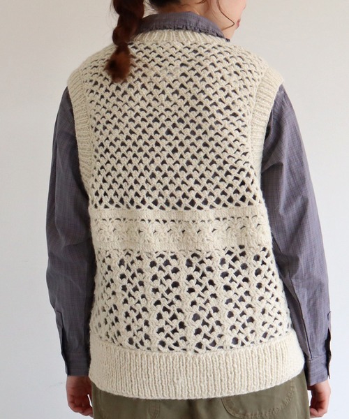 chambre de charme（シャンブルドゥシャーム）の「cdc ネパールハンドニット ”キンカン柄”ベスト（ベスト・レディース・オフホワイト/グレイッシュベージュ・FREE）」の13枚目の写真
