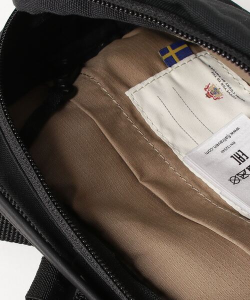 FJALL RAVEN （フェールラーベン）の「Kanken No. 2 Black Hip Pack(FJALLRAVEN/フェールラーベン)（ボディバッグ/ウエストポーチ・レディース・ブラック・ONE SIZE）」の4枚目の写真