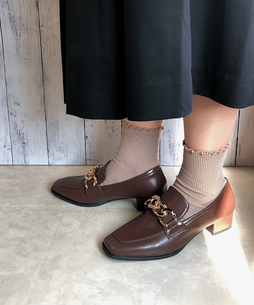 Noubel Voug Relax（ヌーベルヴォーグリラックス）の「チャンキーヒールチェーンローファーパンプス（パンプス・レディース・ブラック/ダークブラウン/ベージュ/アイボリー・S/M/L/LL）」の5枚目の写真