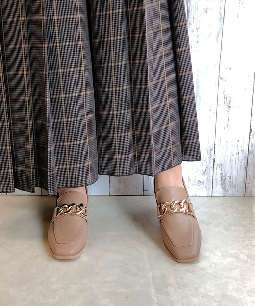 Noubel Voug Relax（ヌーベルヴォーグリラックス）の「チャンキーヒールチェーンローファーパンプス（パンプス・レディース・ブラック/ダークブラウン/ベージュ/アイボリー・S/M/L/LL）」の6枚目の写真