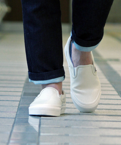 VANS(バンズ)の「VANS vault slip-on(スニーカー・メンズ・ホワイト/ブラック・8/9.5/9/8.5)」の1枚目の写真