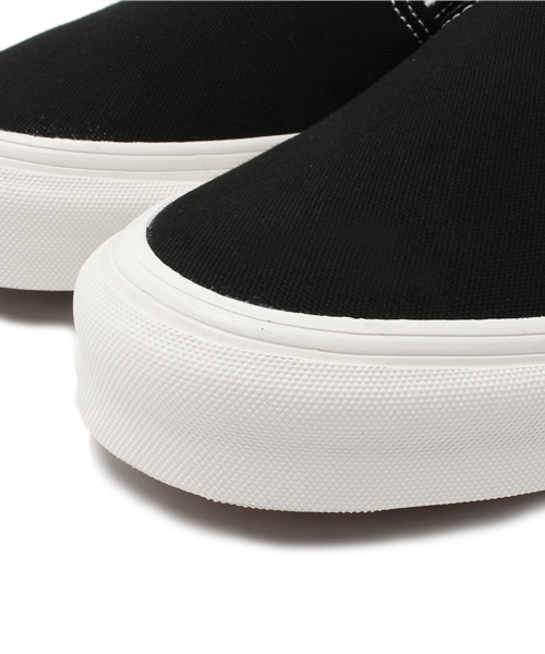 VANS(バンズ)の「VANS vault slip-on(スニーカー・メンズ・ホワイト/ブラック・8/9.5/9/8.5)」の12枚目の写真