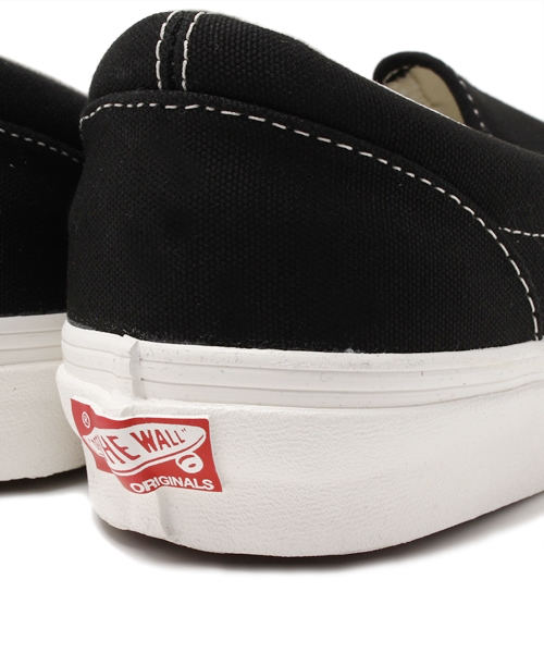 VANS(バンズ)の「VANS vault slip-on(スニーカー・メンズ・ホワイト/ブラック・8/9.5/9/8.5)」の6枚目の写真