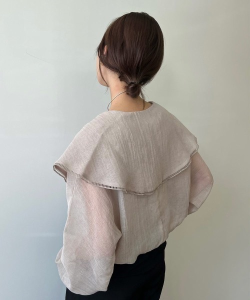 Amiur（エミレ）の「big collar shirring blouse（シャツ/ブラウス・レディース・ブラック/ベージュ・FREE）」の9枚目の写真