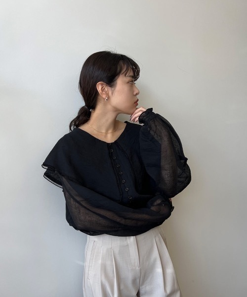 Amiur（エミレ）の「big collar shirring blouse（シャツ/ブラウス・レディース・ブラック/ベージュ・FREE）」の11枚目の写真