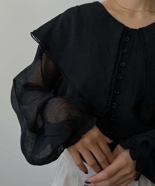 Amiur（エミレ）の「big collar shirring blouse（シャツ/ブラウス・レディース・ブラック/ベージュ・FREE）」の4枚目の写真