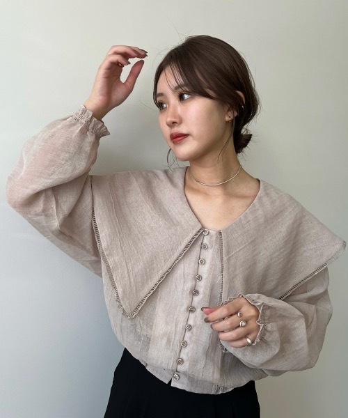 Amiur（エミレ）の「big collar shirring blouse（シャツ/ブラウス・レディース・ブラック/ベージュ・FREE）」の18枚目の写真