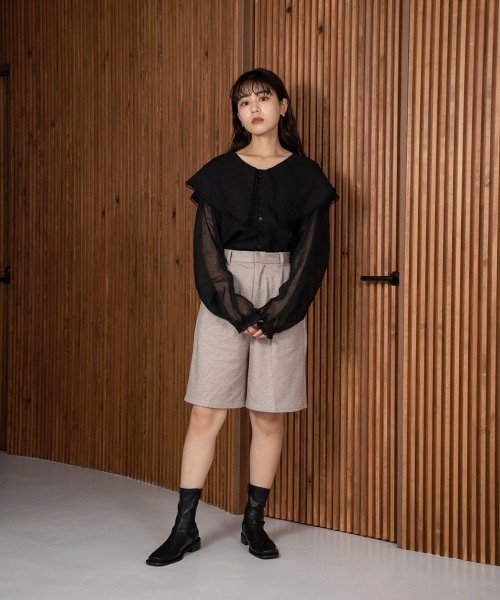 Amiur（エミレ）の「big collar shirring blouse（シャツ/ブラウス・レディース・ブラック/ベージュ・FREE）」の17枚目の写真