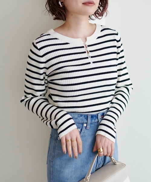 natural couture(ナチュラルクチュール)の「再販売/パール付き2WAYリブニット(ニット/セーター・レディース・チャコールグレー/オフホワイト/その他1・FREE)」の18枚目の写真
