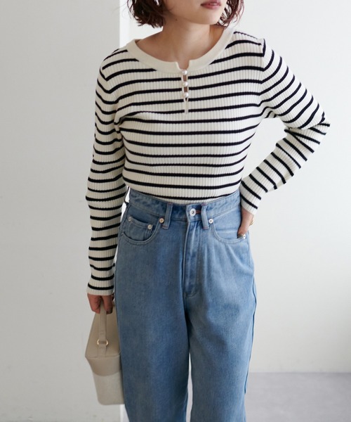 natural couture(ナチュラルクチュール)の「再販売/パール付き2WAYリブニット(ニット/セーター・レディース・チャコールグレー/オフホワイト/その他1・FREE)」の17枚目の写真
