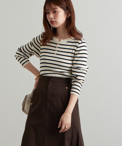 natural couture(ナチュラルクチュール)の「再販売/パール付き2WAYリブニット(ニット/セーター・レディース・チャコールグレー/オフホワイト/その他1・FREE)」の13枚目の写真