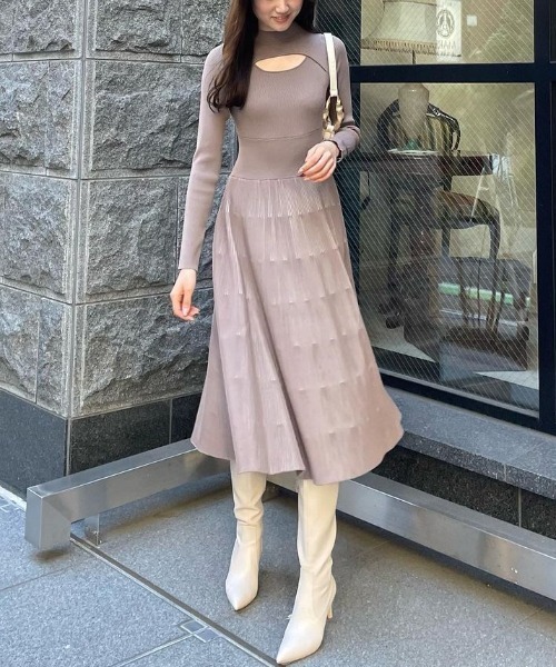 rienda（リエンダ）の「バックレースアッププリーツニットワンピース