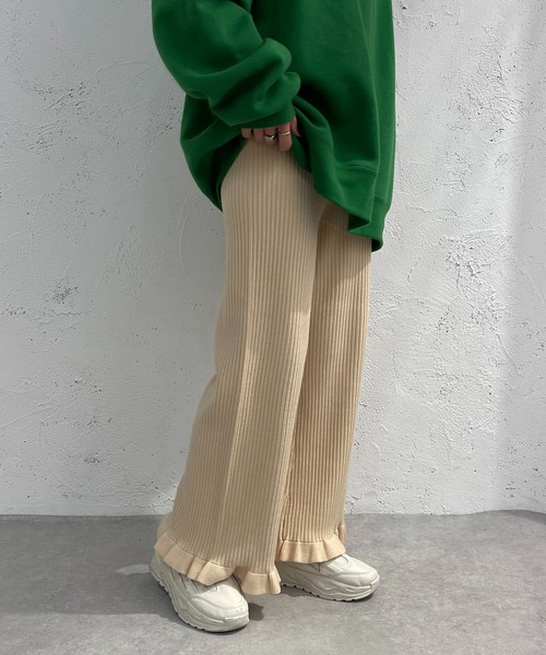 apres jour mignon(アプレジュールミニョン)の「裾フリルリブニットパンツ【ZOZOTOWN限定アイテム】(その他パンツ・レディース・アイボリー/オレンジ/ブラック・X-LARGE/SMALL/MEDIUM)」の5枚目の写真