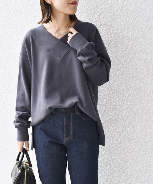 SHIPS(シップス)の「*オーガニック コットン 裏毛 ワイド Vネック トップス◇(スウェット・レディース・ミント/キャメル/オフホワイト/チャコールグレー・ONE SIZE)」の3枚目の写真