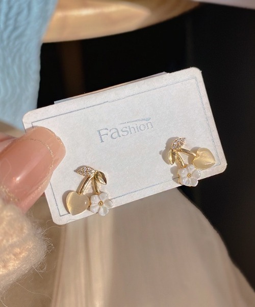 LAC-VERT(ラック・ヴェール)の「チェリー型デザインピアス(ピアス(両耳用)・レディース・ゴールド・FREE)」の2枚目の写真