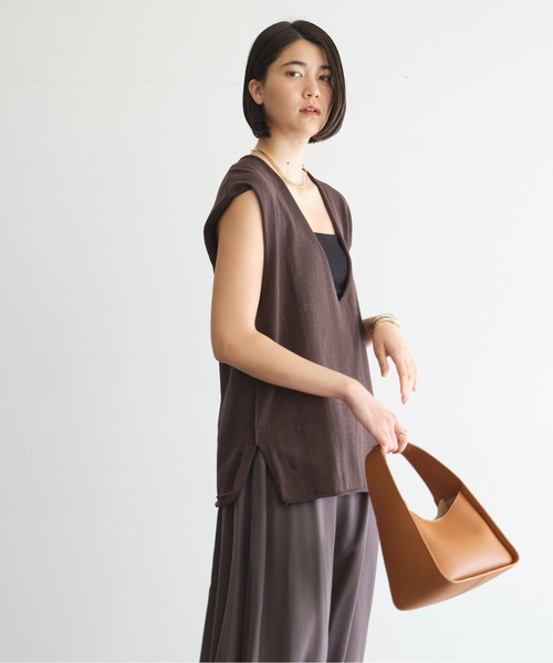 GALLARDAGALANTE（ガリャルダガランテ）の「深Vネック