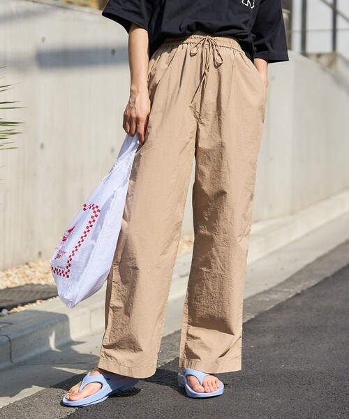 FREAK'S STORE（フリークスストア）の「ナイロンワイドイージーパンツ（その他パンツ・レディース・オフホワイト/ブラック/ベージュ/オレンジ・ﾌﾘ-）」の4枚目の写真