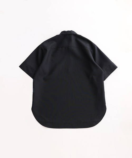 ADAM ET ROPE'(アダムエロペ)の「【NIKKE】キューバビーチ ハーフジップ ショートスリーブ シャツ / セットアップ対応(シャツ/ブラウス・メンズ・ネイビー/レッド系その他5・L/M)」の4枚目の写真
