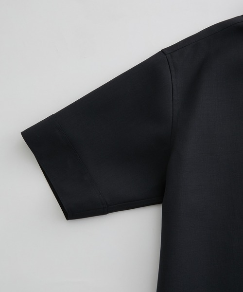 ADAM ET ROPE'(アダムエロペ)の「【NIKKE】キューバビーチ ハーフジップ ショートスリーブ シャツ / セットアップ対応(シャツ/ブラウス・メンズ・ネイビー/レッド系その他5・L/M)」の10枚目の写真