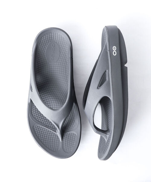 OOFOS（ウーフォス）の「【OOFOS/ウーフォス】OOriginal リカバリーサンダル（サンダル・メンズ・ブラック/グレー・6/7/8/9）」の22枚目の写真