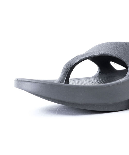 OOFOS（ウーフォス）の「【OOFOS/ウーフォス】OOriginal リカバリーサンダル（サンダル・メンズ・ブラック/グレー・6/7/8/9）」の17枚目の写真