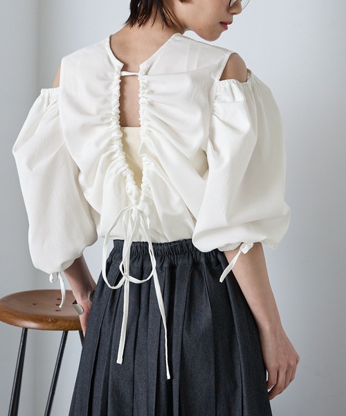 forksy.（フォルクシー）の「【forksy.】バックオープンショルダースリットパフスリーブブラウス（シャツ/ブラウス・レディース・ホワイト×ブラック/ホワイト・FREE）」の17枚目の写真