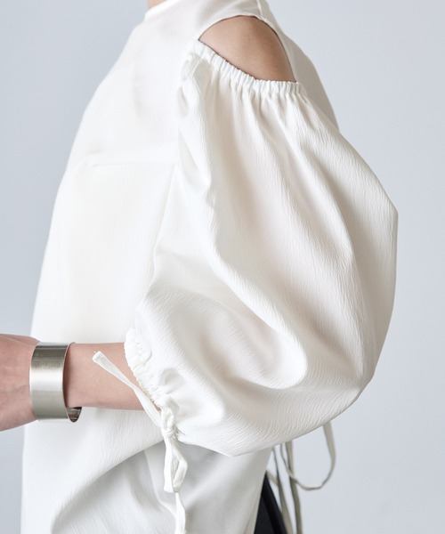 forksy.（フォルクシー）の「【forksy.】バックオープンショルダースリットパフスリーブブラウス（シャツ/ブラウス・レディース・ホワイト×ブラック/ホワイト・FREE）」の13枚目の写真
