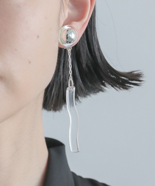 HARE(ハレ)の「waveクリアデザインイヤリング(HARE)(イヤリング・レディース・シルバー・FREE)」の1枚目の写真